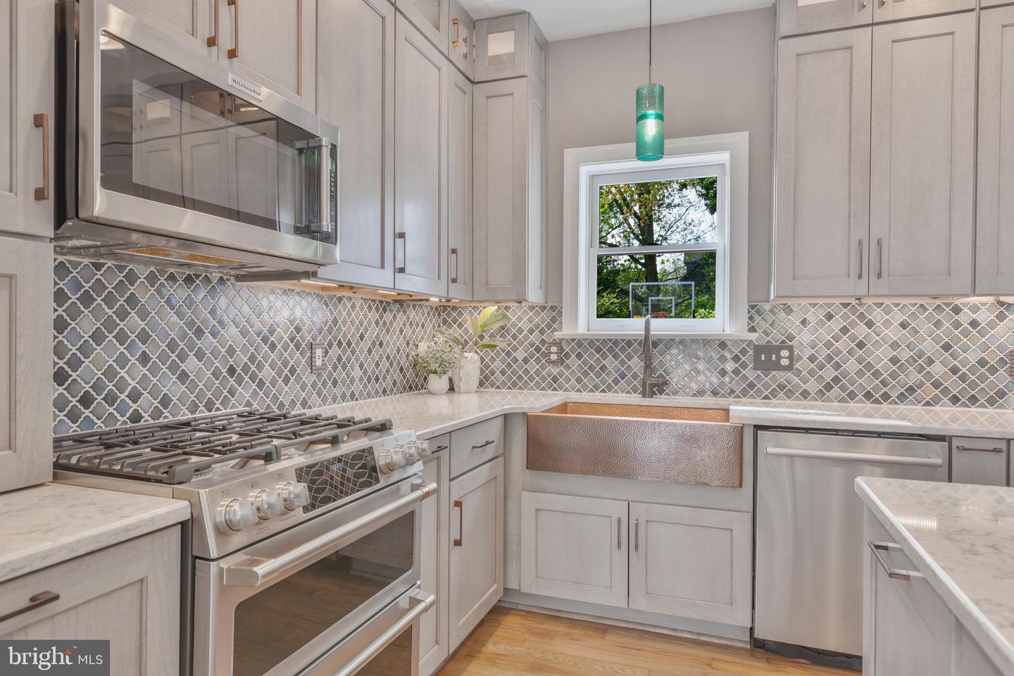 5204 20TH ST N, ARLINGTON, Virginia 22205, 5 Bedrooms Bedrooms, ,3 BathroomsBathrooms,Residential,For sale,5204 20TH ST N,VAAR2056670 MLS # VAAR2056670