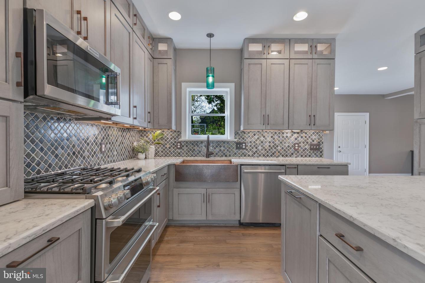 5204 20TH ST N, ARLINGTON, Virginia 22205, 5 Bedrooms Bedrooms, ,3 BathroomsBathrooms,Residential,For sale,5204 20TH ST N,VAAR2056670 MLS # VAAR2056670