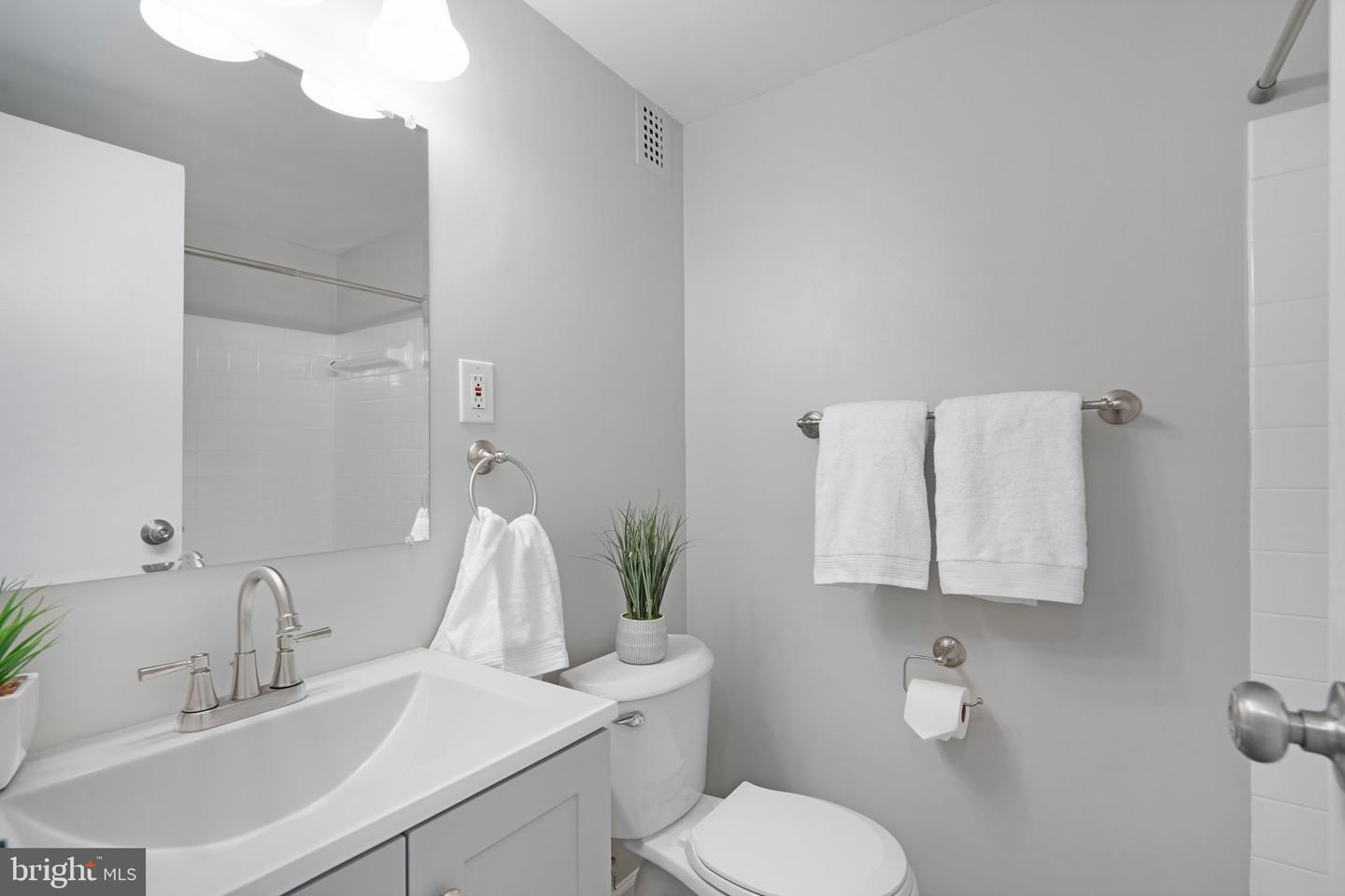 5340 HOLMES RUN PKWY #1503, ALEXANDRIA, Virginia 22304, 1 Bedroom Bedrooms, ,1 BathroomBathrooms,Residential,For sale,5340 HOLMES RUN PKWY #1503,VAAX2044668 MLS # VAAX2044668