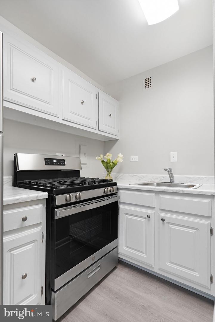5340 HOLMES RUN PKWY #1503, ALEXANDRIA, Virginia 22304, 1 Bedroom Bedrooms, ,1 BathroomBathrooms,Residential,For sale,5340 HOLMES RUN PKWY #1503,VAAX2044668 MLS # VAAX2044668