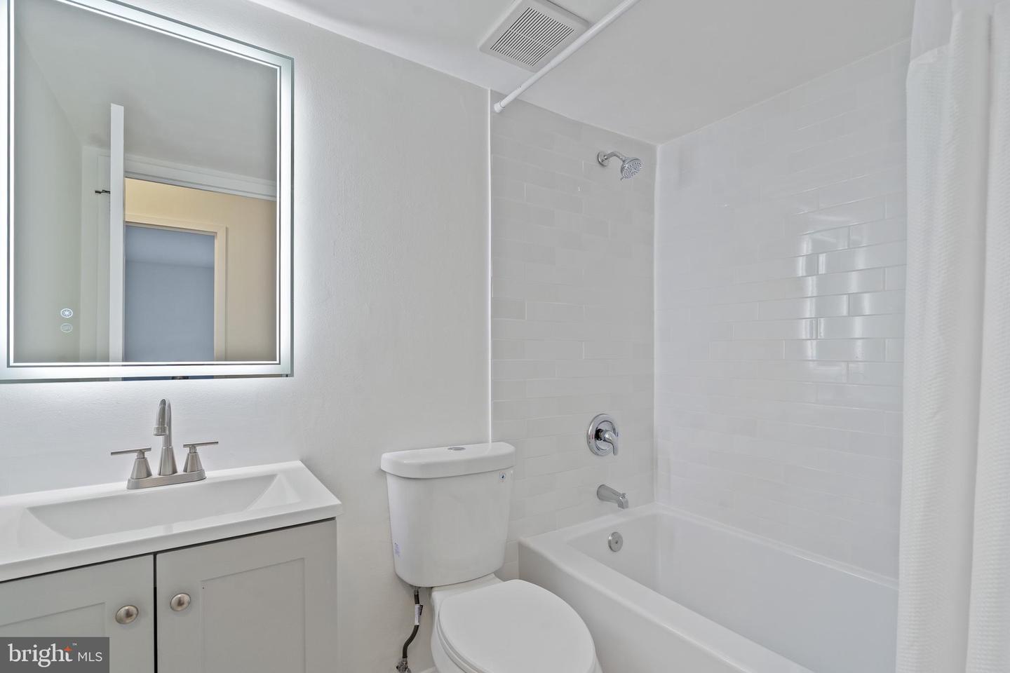11208 CHESTNUT GROVE SQ #112, RESTON, Virginia 20190, 2 Bedrooms Bedrooms, 6 Rooms Rooms,1 BathroomBathrooms,Residential,For sale,11208 CHESTNUT GROVE SQ #112,VAFX2236940 MLS # VAFX2236940