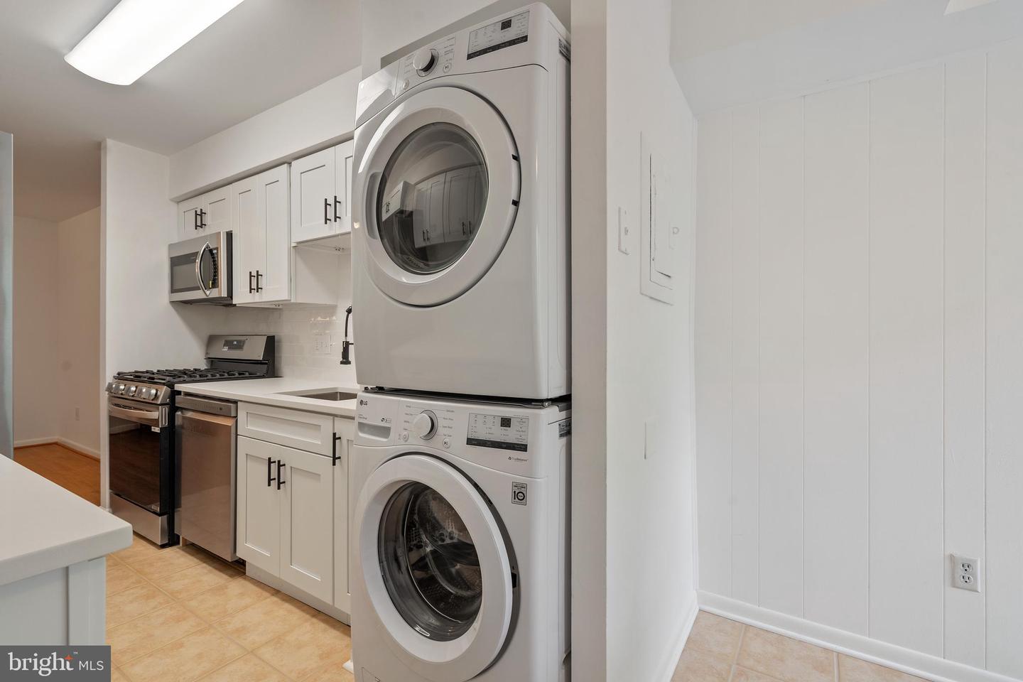 11208 CHESTNUT GROVE SQ #112, RESTON, Virginia 20190, 2 Bedrooms Bedrooms, 6 Rooms Rooms,1 BathroomBathrooms,Residential,For sale,11208 CHESTNUT GROVE SQ #112,VAFX2236940 MLS # VAFX2236940
