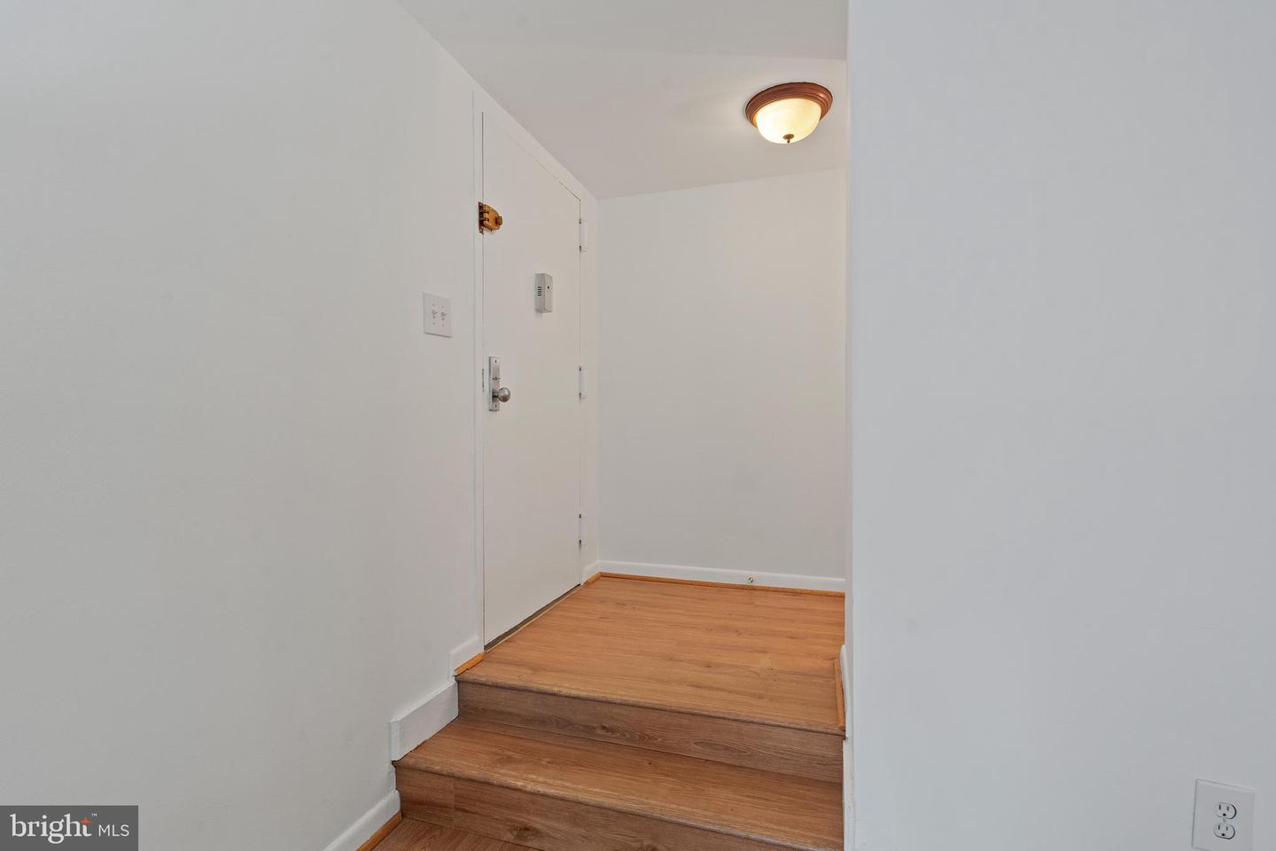 11208 CHESTNUT GROVE SQ #112, RESTON, Virginia 20190, 2 Bedrooms Bedrooms, 6 Rooms Rooms,1 BathroomBathrooms,Residential,For sale,11208 CHESTNUT GROVE SQ #112,VAFX2236940 MLS # VAFX2236940