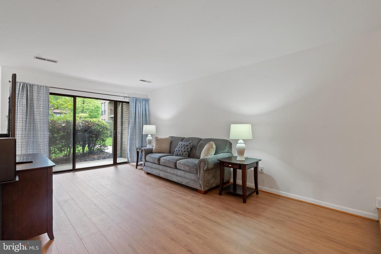 11208 CHESTNUT GROVE SQ #112, RESTON, Virginia 20190, 2 Bedrooms Bedrooms, 6 Rooms Rooms,1 BathroomBathrooms,Residential,For sale,11208 CHESTNUT GROVE SQ #112,VAFX2236940 MLS # VAFX2236940