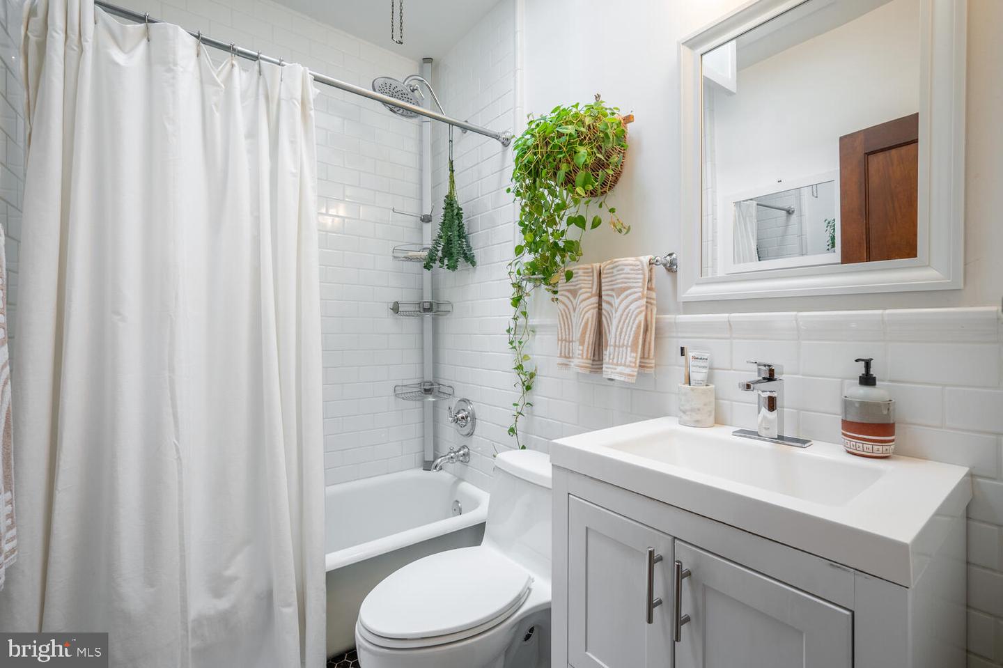 1220 ORREN ST NE, WASHINGTON, District Of Columbia 20002, 4 Bedrooms Bedrooms, ,2 BathroomsBathrooms,Residential,For sale,1220 ORREN ST NE,DCDC2197824 MLS # DCDC2197824