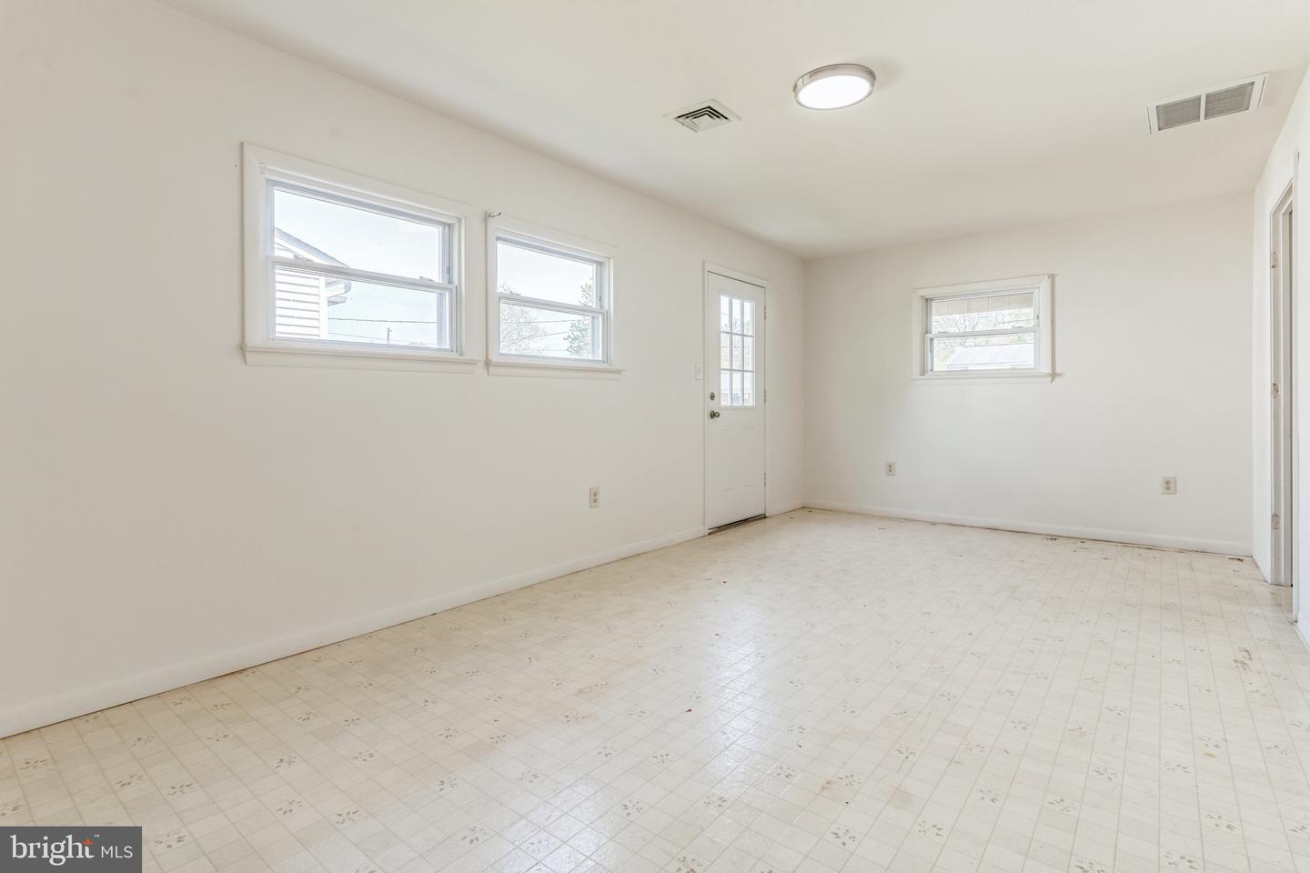 9410 SPOTSYLVANIA ST, MANASSAS, Virginia 20110, 3 Bedrooms Bedrooms, ,1 BathroomBathrooms,Residential,For sale,9410 SPOTSYLVANIA ST,VAPW2093310 MLS # VAPW2093310