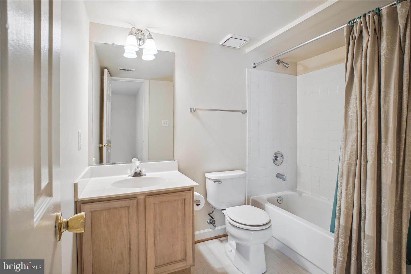 6626 BYRNS PL, MCLEAN, Virginia 22101, 5 Bedrooms Bedrooms, ,4 BathroomsBathrooms,Residential,For sale,6626 BYRNS PL,VAFX2236850 MLS # VAFX2236850