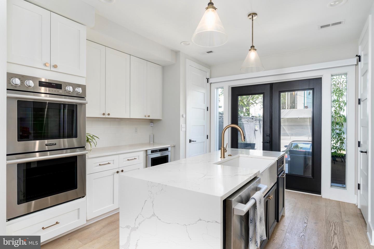 430 15TH ST SE, WASHINGTON, District Of Columbia 20003, 4 Bedrooms Bedrooms, ,4 BathroomsBathrooms,Residential,For sale,430 15TH ST SE,DCDC2198056 MLS # DCDC2198056