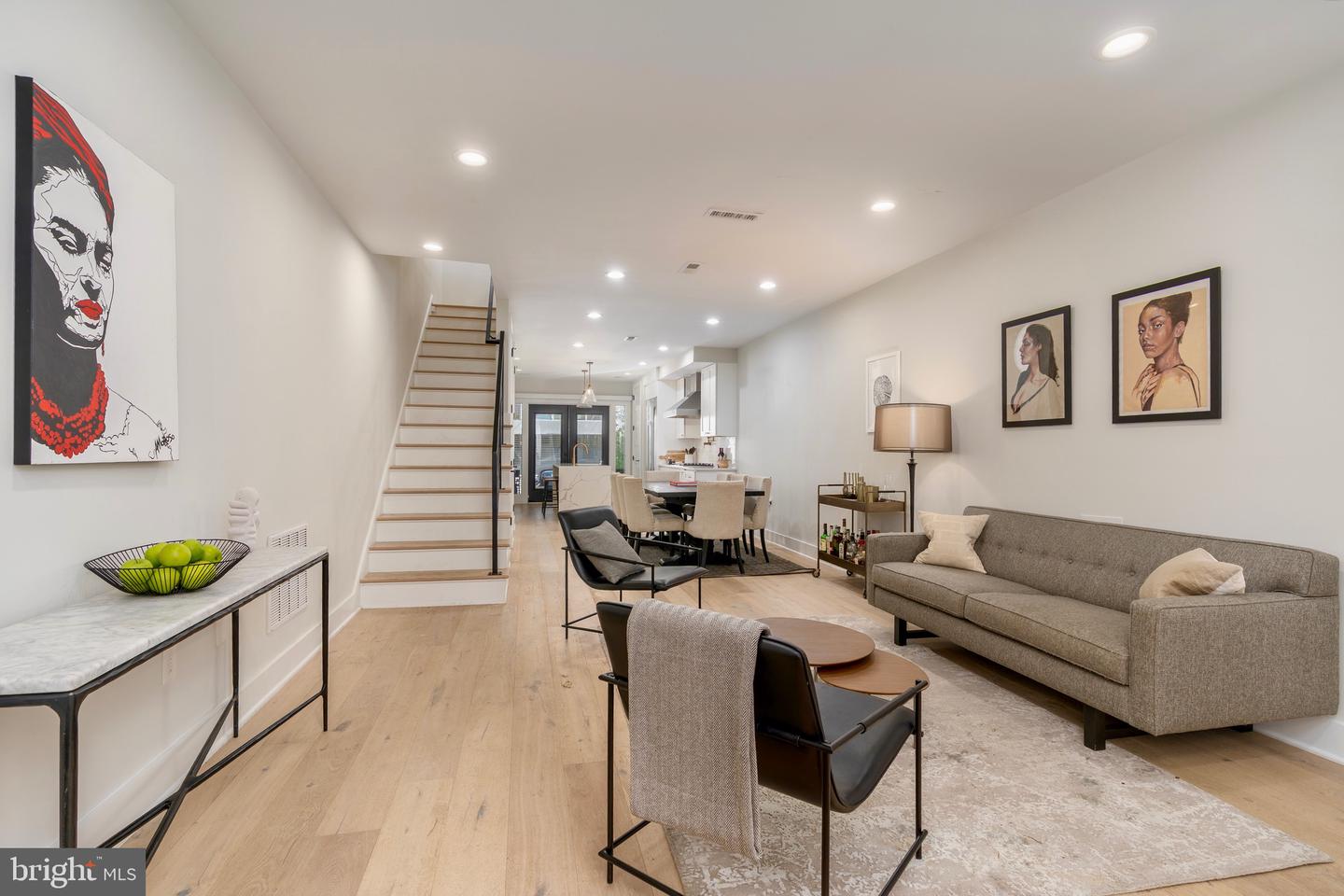 430 15TH ST SE, WASHINGTON, District Of Columbia 20003, 4 Bedrooms Bedrooms, ,4 BathroomsBathrooms,Residential,For sale,430 15TH ST SE,DCDC2198056 MLS # DCDC2198056