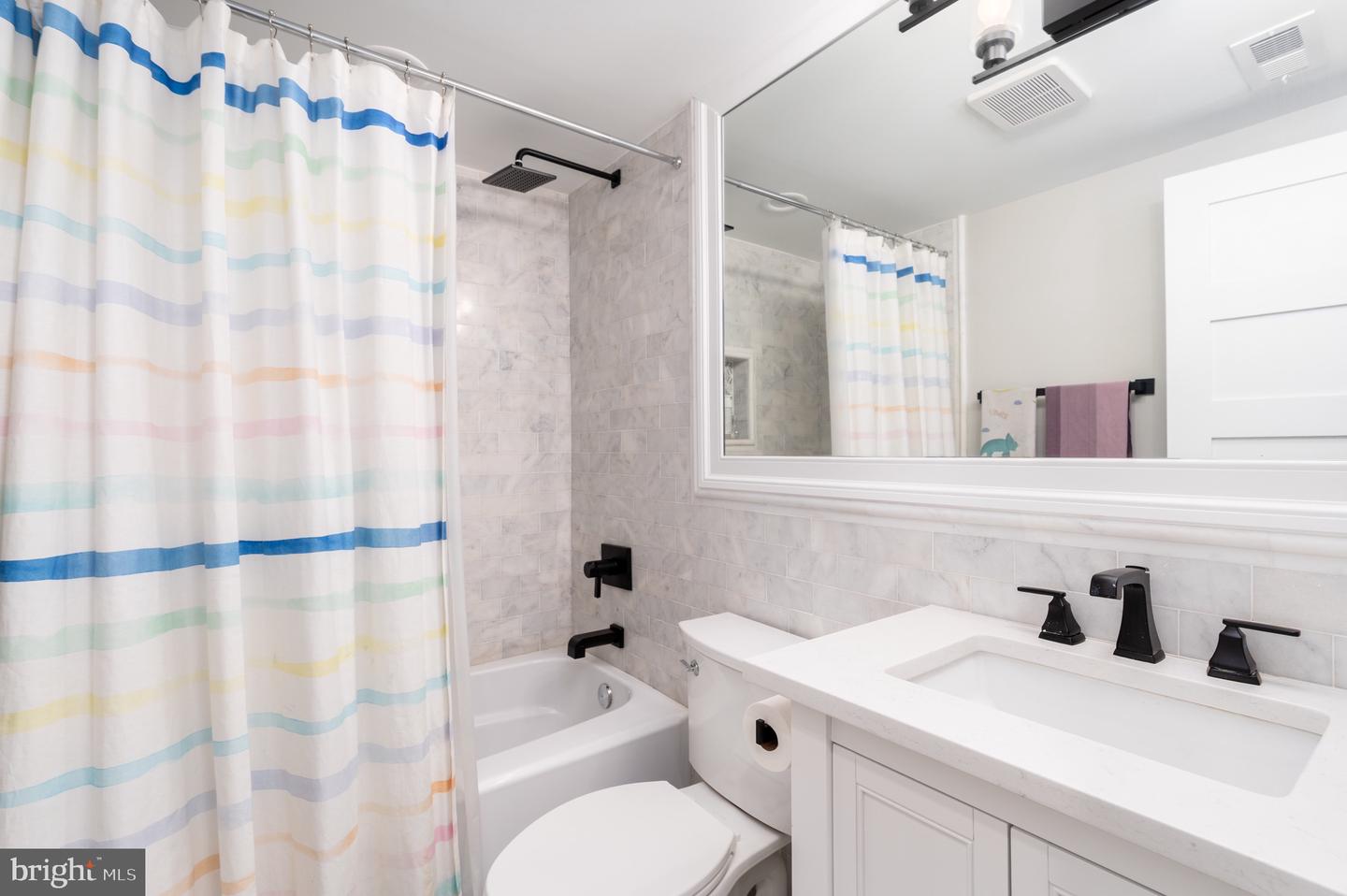 430 15TH ST SE, WASHINGTON, District Of Columbia 20003, 4 Bedrooms Bedrooms, ,4 BathroomsBathrooms,Residential,For sale,430 15TH ST SE,DCDC2198056 MLS # DCDC2198056