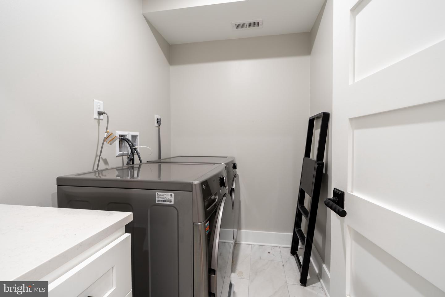 430 15TH ST SE, WASHINGTON, District Of Columbia 20003, 4 Bedrooms Bedrooms, ,4 BathroomsBathrooms,Residential,For sale,430 15TH ST SE,DCDC2198056 MLS # DCDC2198056