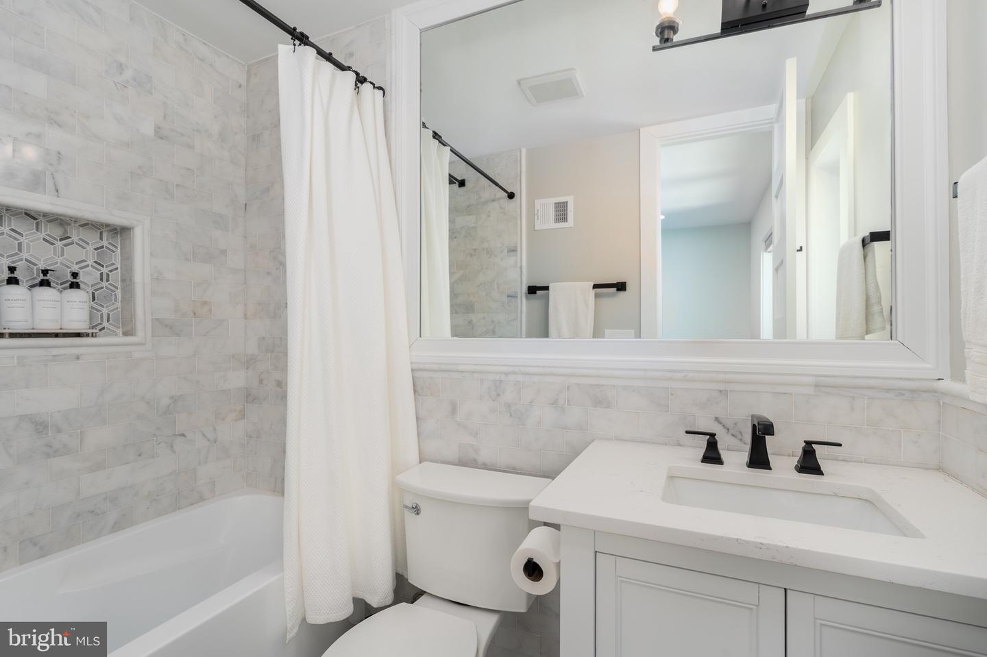 430 15TH ST SE, WASHINGTON, District Of Columbia 20003, 4 Bedrooms Bedrooms, ,4 BathroomsBathrooms,Residential,For sale,430 15TH ST SE,DCDC2198056 MLS # DCDC2198056