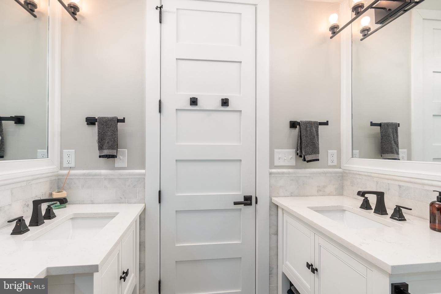 430 15TH ST SE, WASHINGTON, District Of Columbia 20003, 4 Bedrooms Bedrooms, ,4 BathroomsBathrooms,Residential,For sale,430 15TH ST SE,DCDC2198056 MLS # DCDC2198056