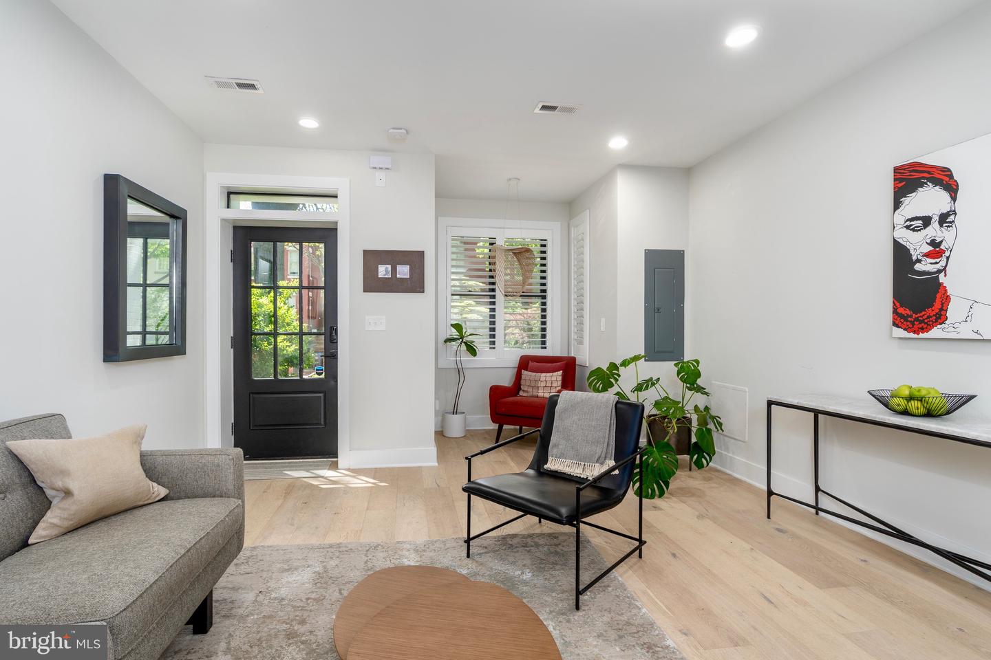 430 15TH ST SE, WASHINGTON, District Of Columbia 20003, 4 Bedrooms Bedrooms, ,4 BathroomsBathrooms,Residential,For sale,430 15TH ST SE,DCDC2198056 MLS # DCDC2198056