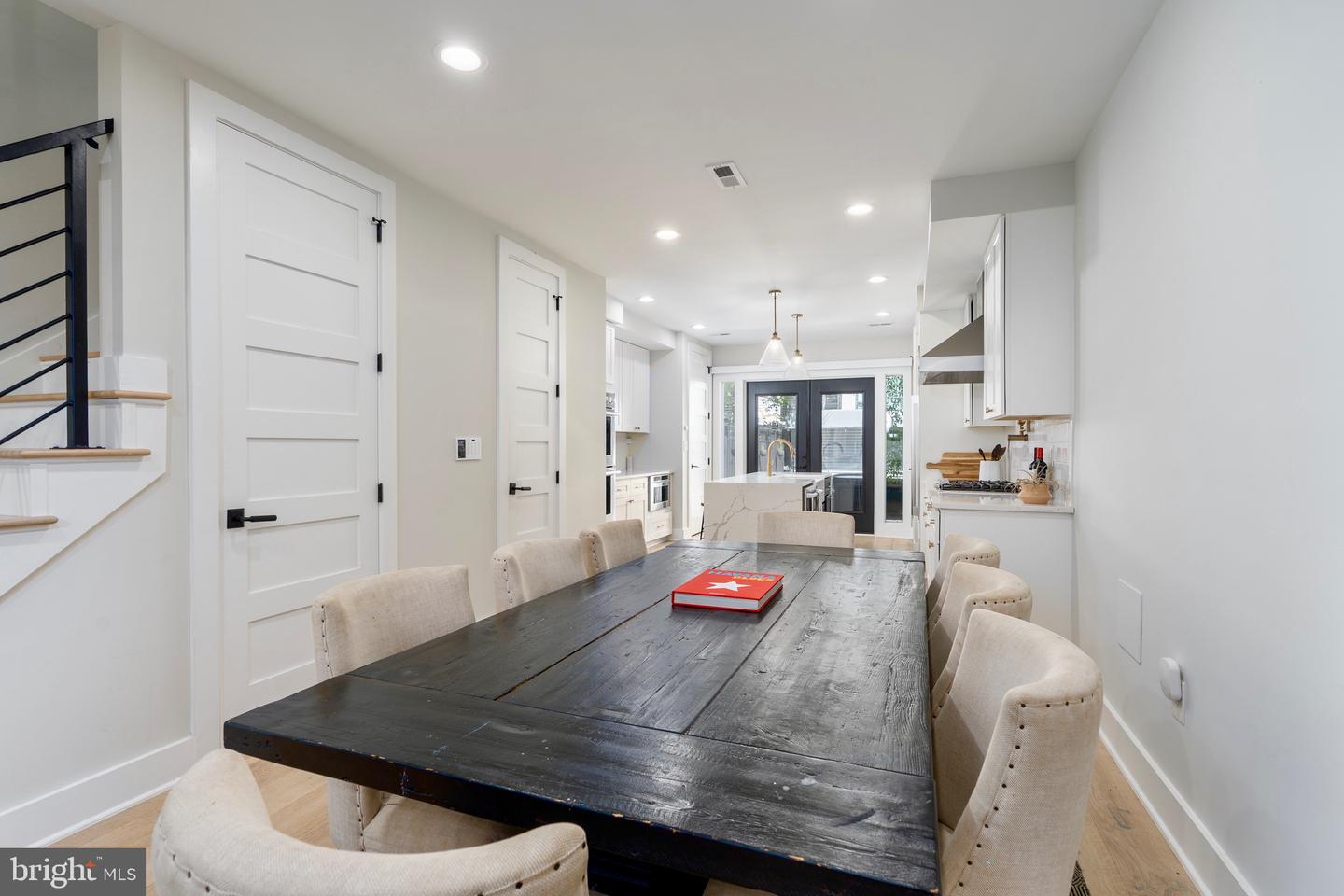 430 15TH ST SE, WASHINGTON, District Of Columbia 20003, 4 Bedrooms Bedrooms, ,4 BathroomsBathrooms,Residential,For sale,430 15TH ST SE,DCDC2198056 MLS # DCDC2198056