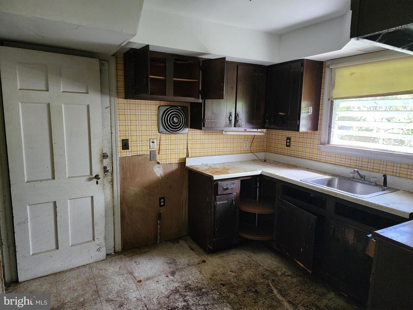 7111 8TH ST NW, WASHINGTON, District Of Columbia 20012, 2 Bedrooms Bedrooms, ,1 BathroomBathrooms,Residential,For sale,7111 8TH ST NW,DCDC2198176 MLS # DCDC2198176