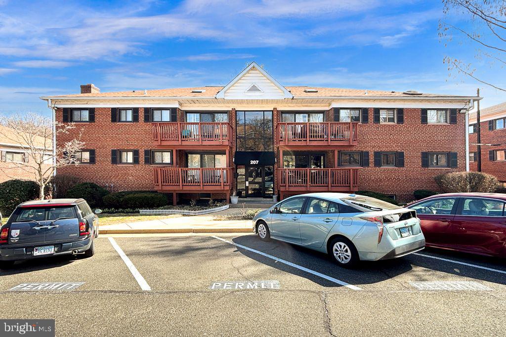 207 SKYHILL RD #1, ALEXANDRIA, Virginia 22314, 3 Bedrooms Bedrooms, ,2 BathroomsBathrooms,Residential,For sale,207 SKYHILL RD #1,VAAX2044728 MLS # VAAX2044728