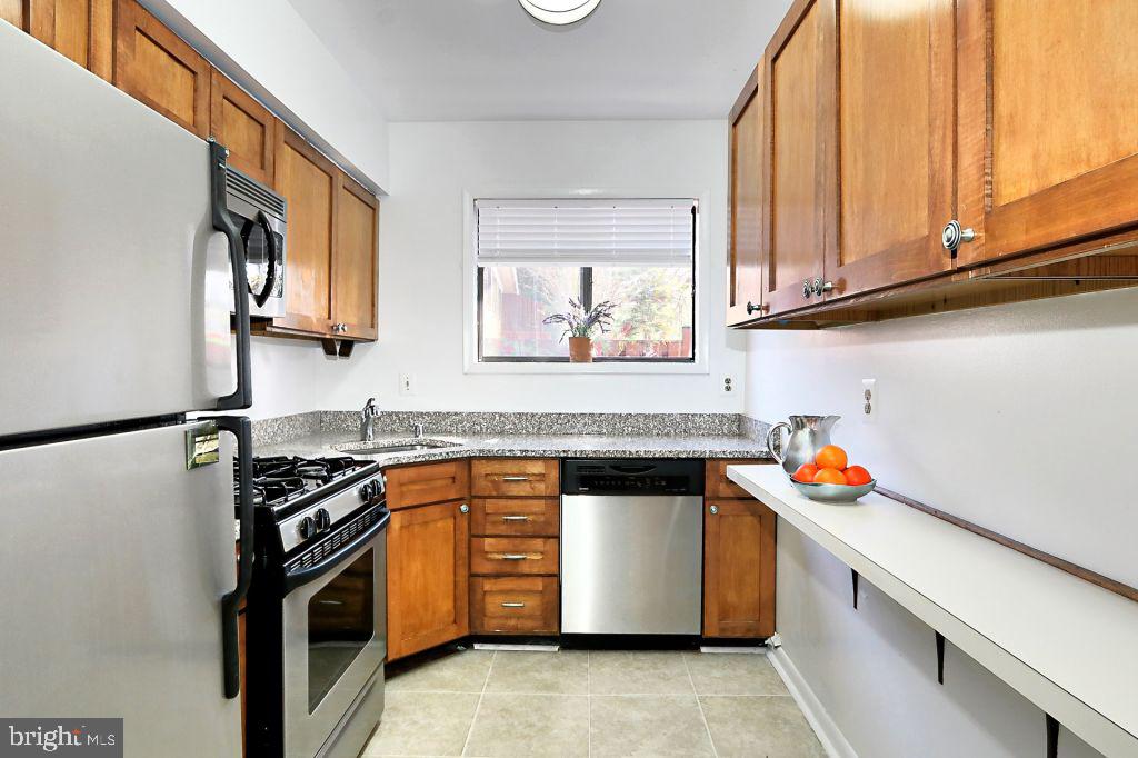 207 SKYHILL RD #1, ALEXANDRIA, Virginia 22314, 3 Bedrooms Bedrooms, ,2 BathroomsBathrooms,Residential,For sale,207 SKYHILL RD #1,VAAX2044728 MLS # VAAX2044728