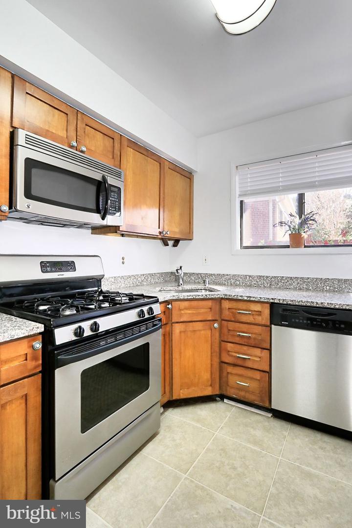 207 SKYHILL RD #1, ALEXANDRIA, Virginia 22314, 3 Bedrooms Bedrooms, ,2 BathroomsBathrooms,Residential,For sale,207 SKYHILL RD #1,VAAX2044728 MLS # VAAX2044728