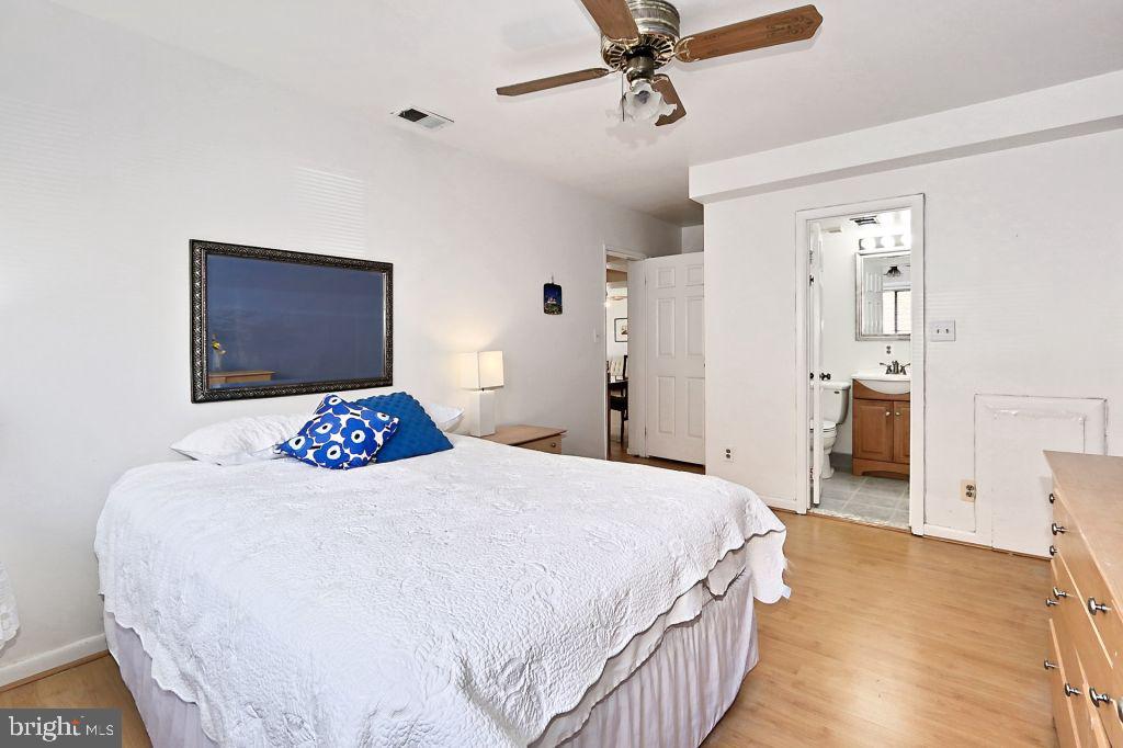 207 SKYHILL RD #1, ALEXANDRIA, Virginia 22314, 3 Bedrooms Bedrooms, ,2 BathroomsBathrooms,Residential,For sale,207 SKYHILL RD #1,VAAX2044728 MLS # VAAX2044728