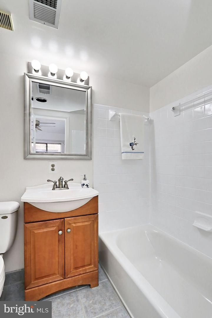 207 SKYHILL RD #1, ALEXANDRIA, Virginia 22314, 3 Bedrooms Bedrooms, ,2 BathroomsBathrooms,Residential,For sale,207 SKYHILL RD #1,VAAX2044728 MLS # VAAX2044728