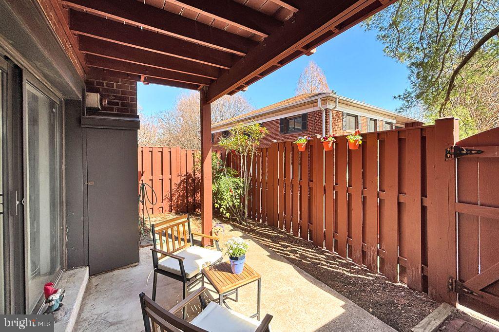 207 SKYHILL RD #1, ALEXANDRIA, Virginia 22314, 3 Bedrooms Bedrooms, ,2 BathroomsBathrooms,Residential,For sale,207 SKYHILL RD #1,VAAX2044728 MLS # VAAX2044728