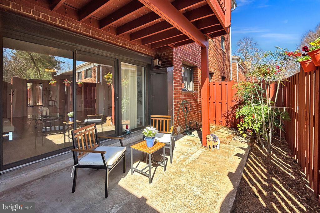 207 SKYHILL RD #1, ALEXANDRIA, Virginia 22314, 3 Bedrooms Bedrooms, ,2 BathroomsBathrooms,Residential,For sale,207 SKYHILL RD #1,VAAX2044728 MLS # VAAX2044728