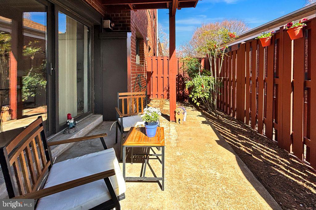207 SKYHILL RD #1, ALEXANDRIA, Virginia 22314, 3 Bedrooms Bedrooms, ,2 BathroomsBathrooms,Residential,For sale,207 SKYHILL RD #1,VAAX2044728 MLS # VAAX2044728