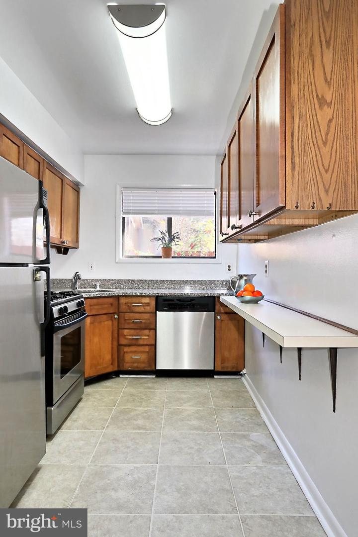 207 SKYHILL RD #1, ALEXANDRIA, Virginia 22314, 3 Bedrooms Bedrooms, ,2 BathroomsBathrooms,Residential,For sale,207 SKYHILL RD #1,VAAX2044728 MLS # VAAX2044728