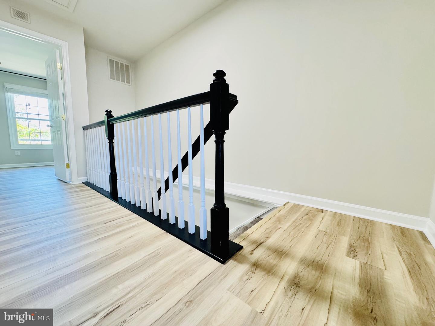 9803 MOCK ORANGE CT, MANASSAS, Virginia 20110, 2 Bedrooms Bedrooms, ,2 BathroomsBathrooms,Residential,For sale,9803 MOCK ORANGE CT,VAMN2008242 MLS # VAMN2008242