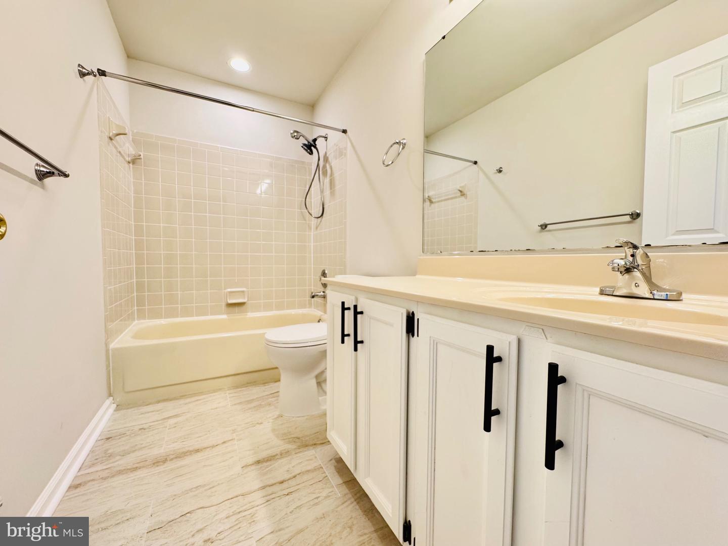 9803 MOCK ORANGE CT, MANASSAS, Virginia 20110, 2 Bedrooms Bedrooms, ,2 BathroomsBathrooms,Residential,For sale,9803 MOCK ORANGE CT,VAMN2008242 MLS # VAMN2008242