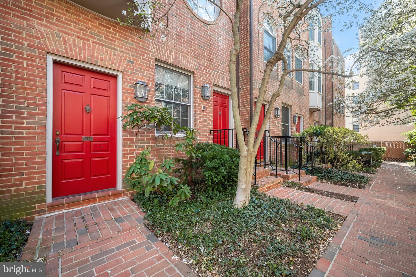 2113 1/2 NW O ST NW #A, WASHINGTON, District Of Columbia 20037, 2 Bedrooms Bedrooms, ,2 BathroomsBathrooms,Residential,For sale,2113 1/2 NW O ST NW #A,DCDC2198020 MLS # DCDC2198020