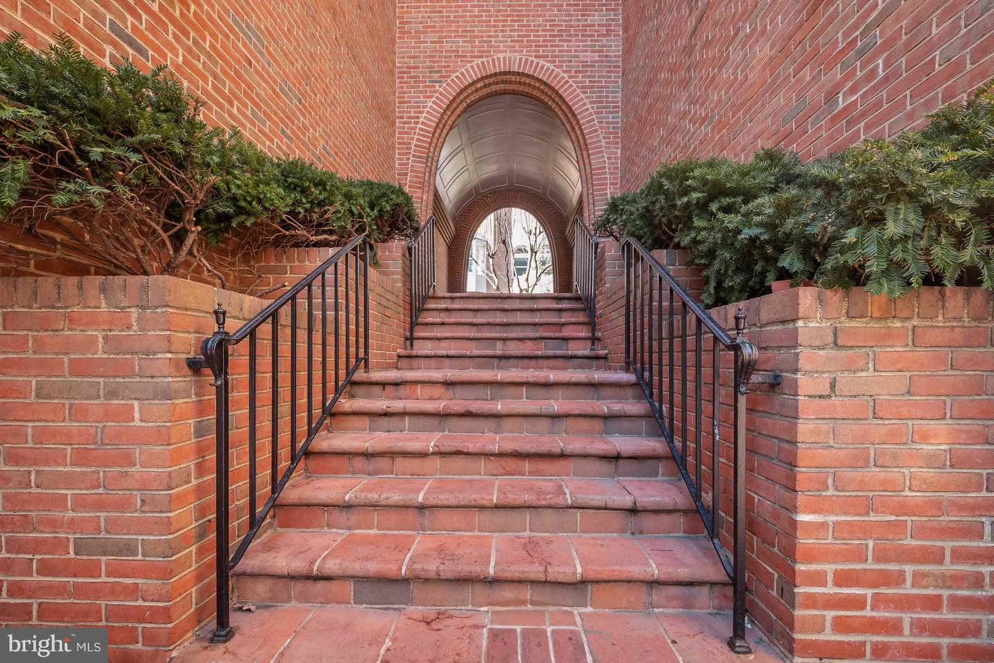 2113 1/2 NW O ST NW #A, WASHINGTON, District Of Columbia 20037, 2 Bedrooms Bedrooms, ,2 BathroomsBathrooms,Residential,For sale,2113 1/2 NW O ST NW #A,DCDC2198020 MLS # DCDC2198020
