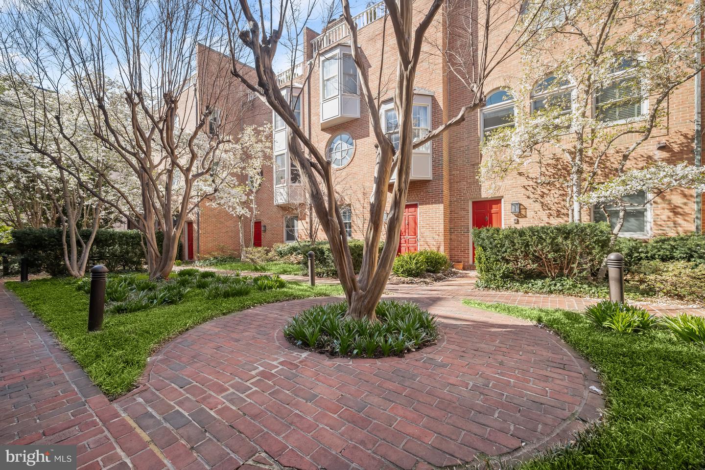 2113 1/2 NW O ST NW #A, WASHINGTON, District Of Columbia 20037, 2 Bedrooms Bedrooms, ,2 BathroomsBathrooms,Residential,For sale,2113 1/2 NW O ST NW #A,DCDC2198020 MLS # DCDC2198020