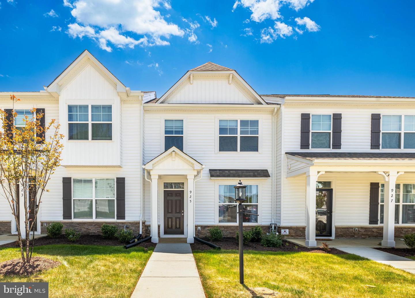 925 SCOTT COMMONS LN, RICHMOND, Virginia 23227, 3 Bedrooms Bedrooms, 7 Rooms Rooms,2 BathroomsBathrooms,Residential,For sale,925 SCOTT COMMONS LN,VAHN2000902 MLS # VAHN2000902