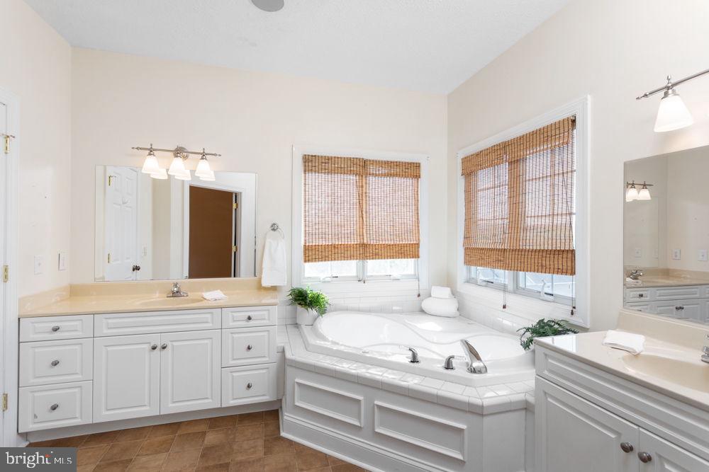 320 RAYANN LN, BROADWAY, Virginia 22815, 4 Bedrooms Bedrooms, ,3 BathroomsBathrooms,Residential,For sale,320 RAYANN LN,VARO2002252 MLS # VARO2002252