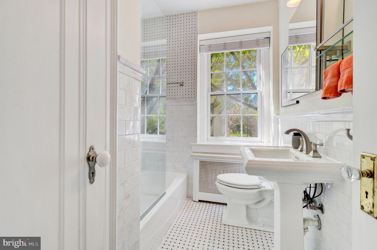 4700 CONNECTICUT AVE NW #208, WASHINGTON, District Of Columbia 20008, 2 Bedrooms Bedrooms, ,1 BathroomBathrooms,Residential,For sale,4700 CONNECTICUT AVE NW #208,DCDC2198174 MLS # DCDC2198174