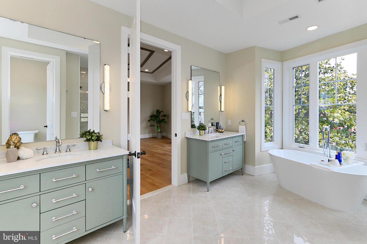 7017 RIDGE DR, ALEXANDRIA, Virginia 22306, 5 Bedrooms Bedrooms, ,5 BathroomsBathrooms,Residential,For sale,7017 RIDGE DR,VAFX2237700 MLS # VAFX2237700