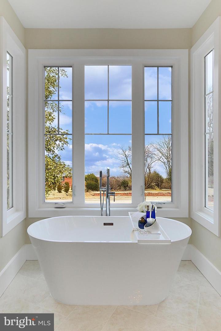 7017 RIDGE DR, ALEXANDRIA, Virginia 22306, 5 Bedrooms Bedrooms, ,5 BathroomsBathrooms,Residential,For sale,7017 RIDGE DR,VAFX2237700 MLS # VAFX2237700