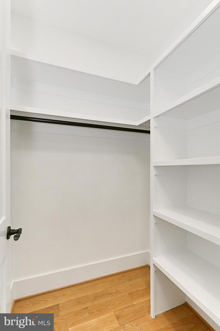 7017 RIDGE DR, ALEXANDRIA, Virginia 22306, 5 Bedrooms Bedrooms, ,5 BathroomsBathrooms,Residential,For sale,7017 RIDGE DR,VAFX2237700 MLS # VAFX2237700
