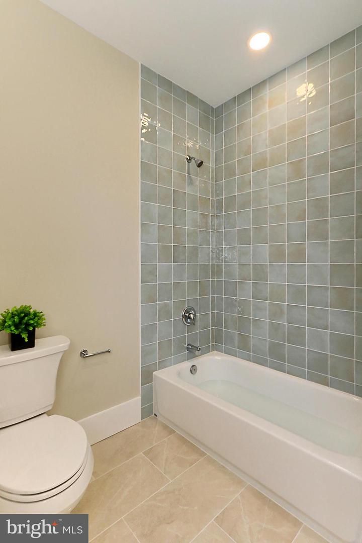 7017 RIDGE DR, ALEXANDRIA, Virginia 22306, 5 Bedrooms Bedrooms, ,5 BathroomsBathrooms,Residential,For sale,7017 RIDGE DR,VAFX2237700 MLS # VAFX2237700