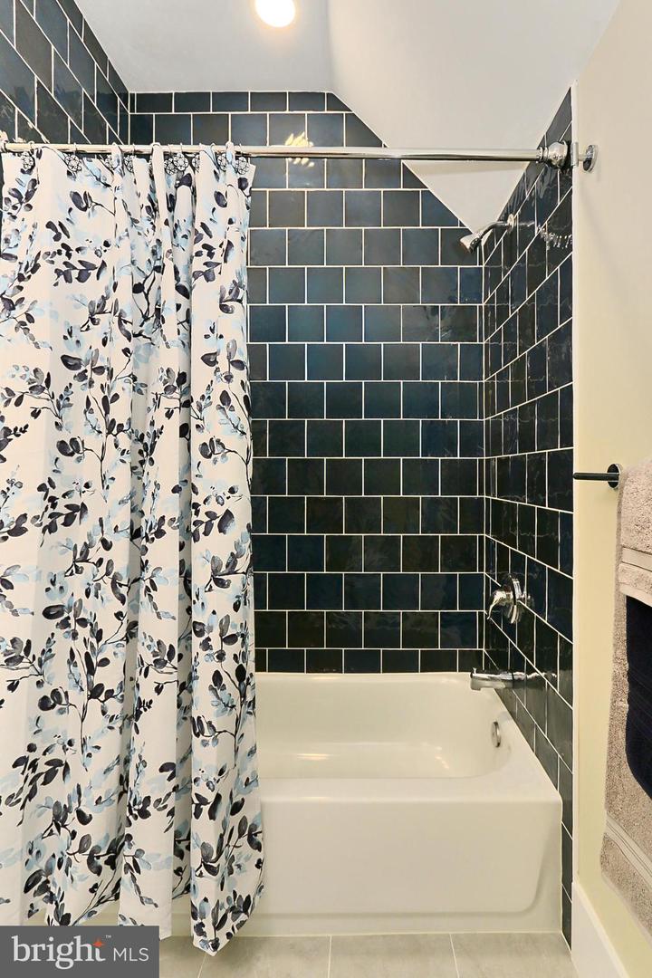 7017 RIDGE DR, ALEXANDRIA, Virginia 22306, 5 Bedrooms Bedrooms, ,5 BathroomsBathrooms,Residential,For sale,7017 RIDGE DR,VAFX2237700 MLS # VAFX2237700