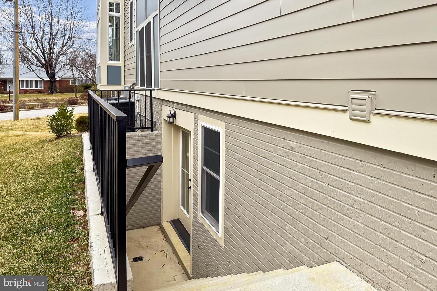 7017 RIDGE DR, ALEXANDRIA, Virginia 22306, 5 Bedrooms Bedrooms, ,5 BathroomsBathrooms,Residential,For sale,7017 RIDGE DR,VAFX2237700 MLS # VAFX2237700