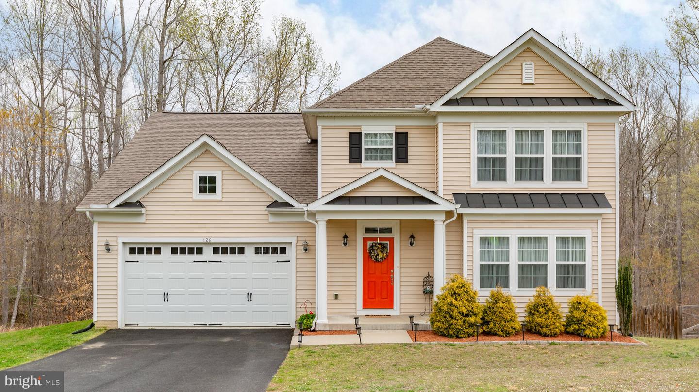 128 LIVINGWOOD CT, FREDERICKSBURG, Virginia 22405, 4 Bedrooms Bedrooms, ,2 BathroomsBathrooms,Residential,For sale,128 LIVINGWOOD CT,VAST2038380 MLS # VAST2038380