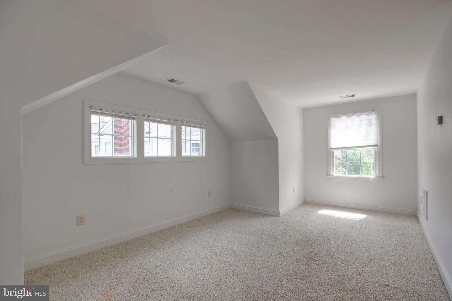 8277 ROXBOROUGH LOOP, GAINESVILLE, Virginia 20155, 4 Bedrooms Bedrooms, ,4 BathroomsBathrooms,Residential,For sale,8277 ROXBOROUGH LOOP,VAPW2086638 MLS # VAPW2086638