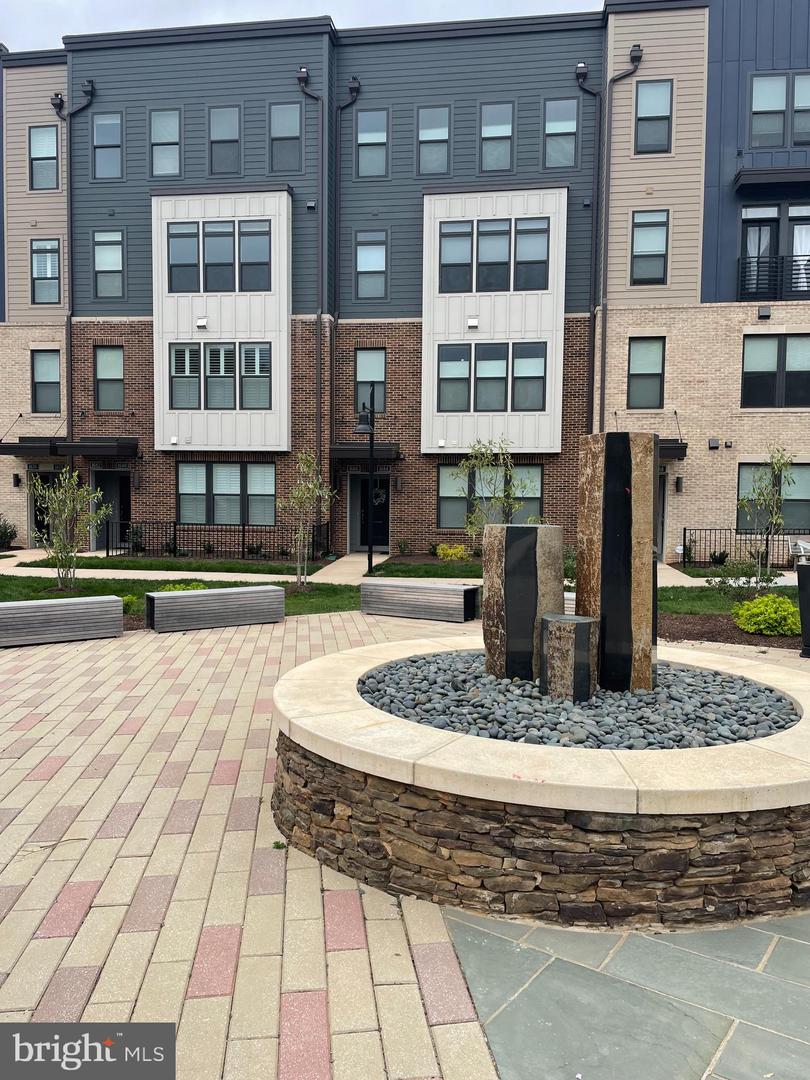 1684 BANDIT LOOP, RESTON, Virginia 20190, 2 Bedrooms Bedrooms, ,2 BathroomsBathrooms,Residential,For sale,1684 BANDIT LOOP,VAFX2221400 MLS # VAFX2221400