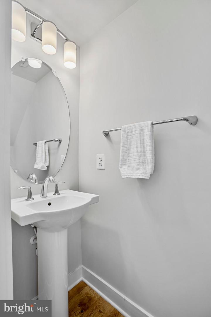 1684 BANDIT LOOP, RESTON, Virginia 20190, 2 Bedrooms Bedrooms, ,2 BathroomsBathrooms,Residential,For sale,1684 BANDIT LOOP,VAFX2221400 MLS # VAFX2221400