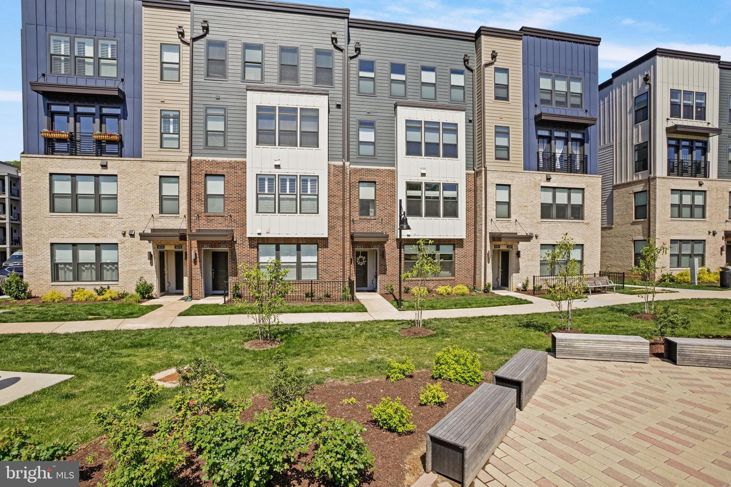 1684 BANDIT LOOP, RESTON, Virginia 20190, 2 Bedrooms Bedrooms, ,2 BathroomsBathrooms,Residential,For sale,1684 BANDIT LOOP,VAFX2221400 MLS # VAFX2221400
