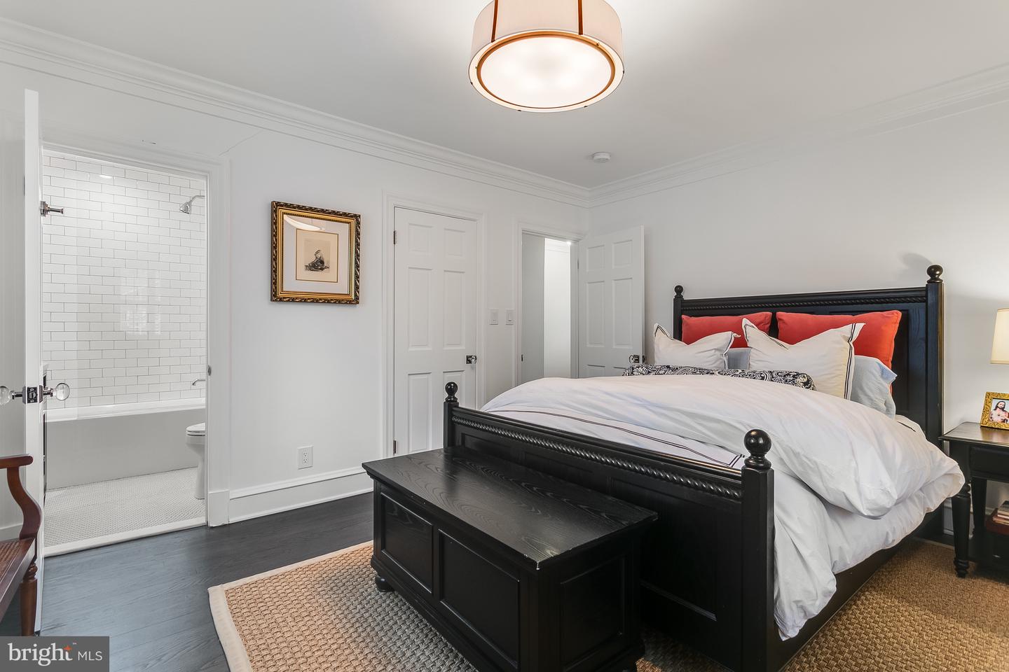 3708 23RD ST N, ARLINGTON, Virginia 22207, 3 Bedrooms Bedrooms, 13 Rooms Rooms,3 BathroomsBathrooms,Residential,For sale,3708 23RD ST N,VAAR2053598 MLS # VAAR2053598