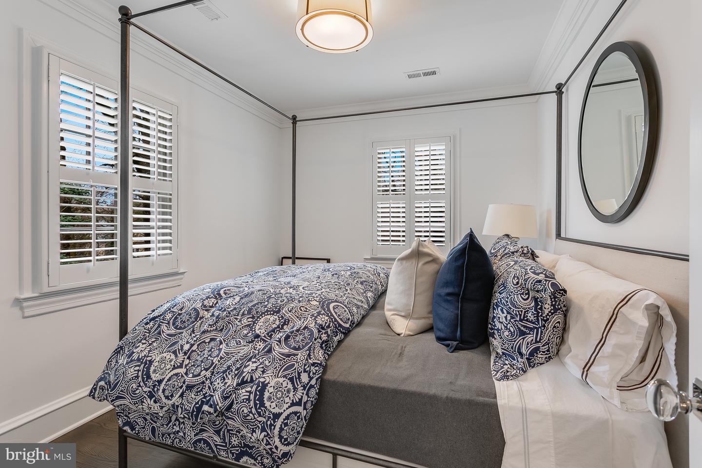 3708 23RD ST N, ARLINGTON, Virginia 22207, 3 Bedrooms Bedrooms, 13 Rooms Rooms,3 BathroomsBathrooms,Residential,For sale,3708 23RD ST N,VAAR2053598 MLS # VAAR2053598